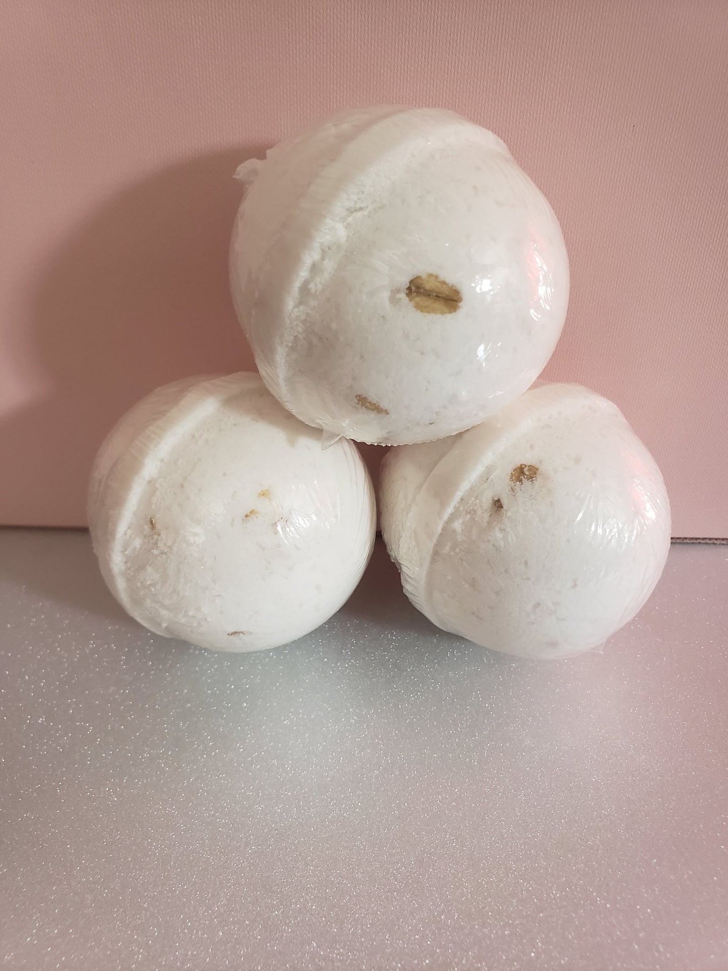 Oatmeal milk amd honey bath bomb